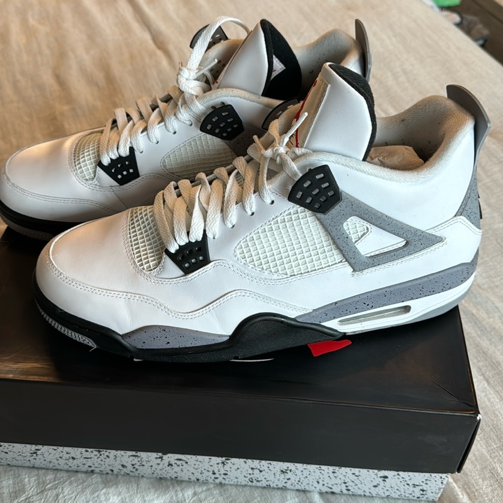 Air Jordan 4 Retro